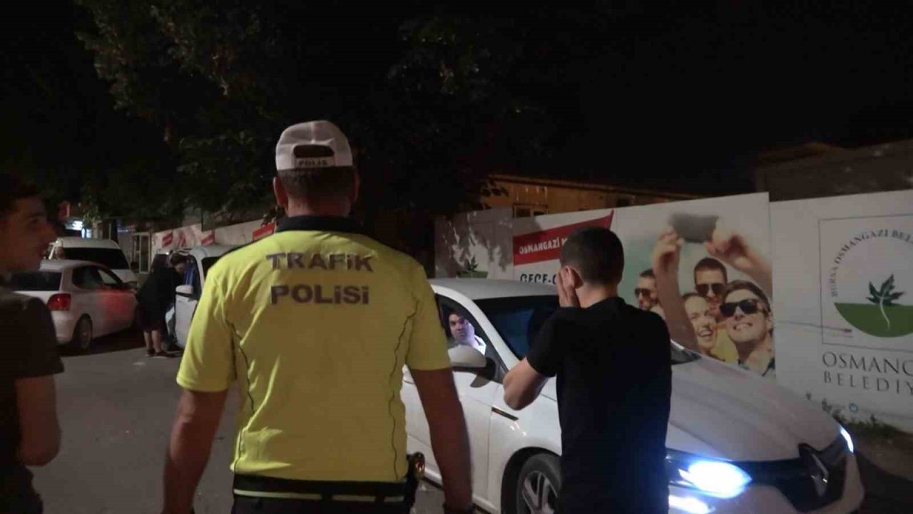Drift yapmaktan ehliyetine el konulmuştu...Polislerle böyle pazarlık yaptı