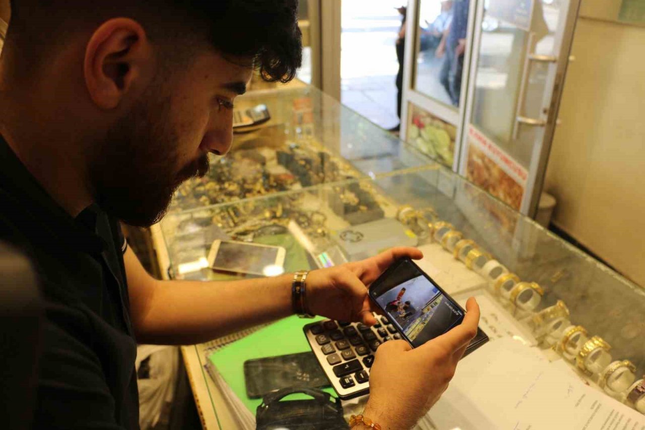 Soluk borusuna şeker kaçan 5 yaşındaki çocuk, Heimlich manevrasıyla böyle kurtarıldı