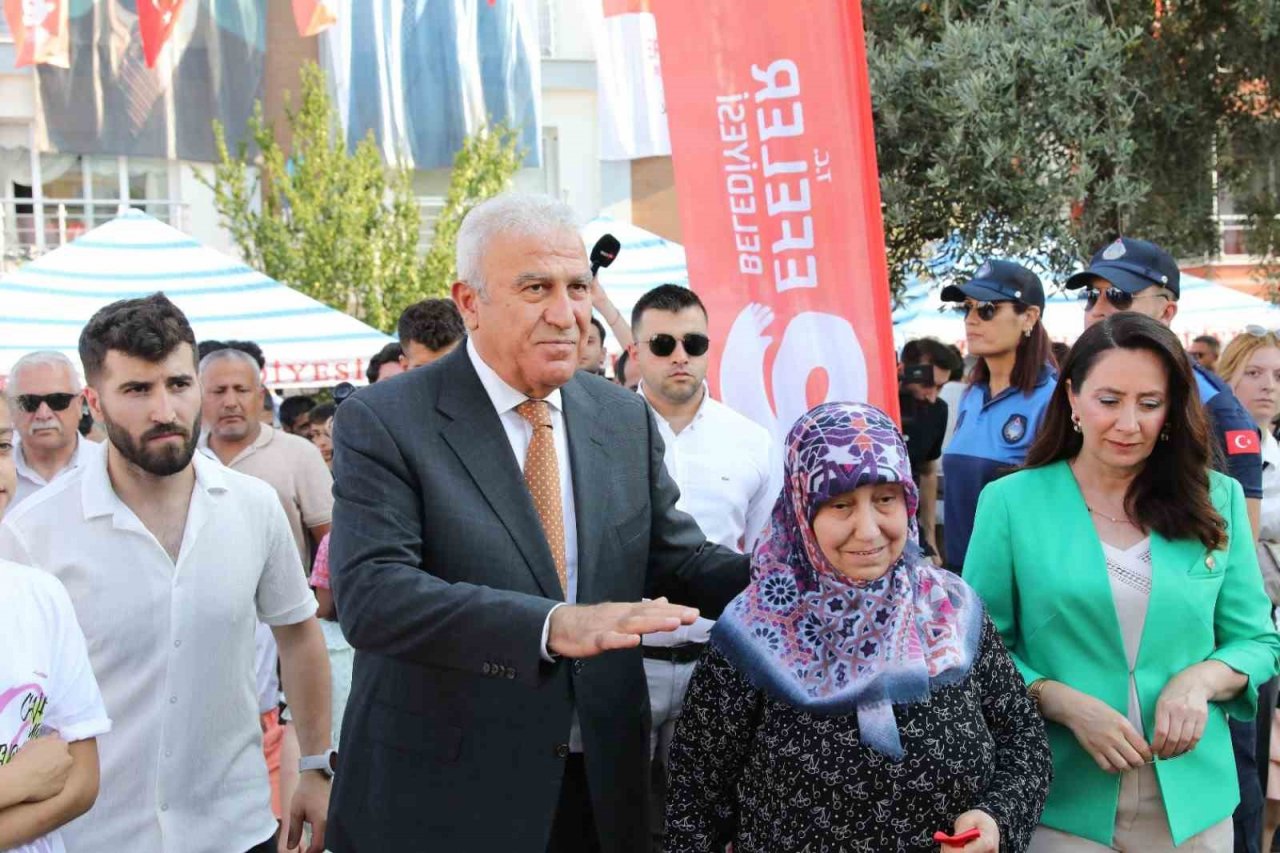 Efeler’de Hüseyin Kaya parkı hizmete açıldı