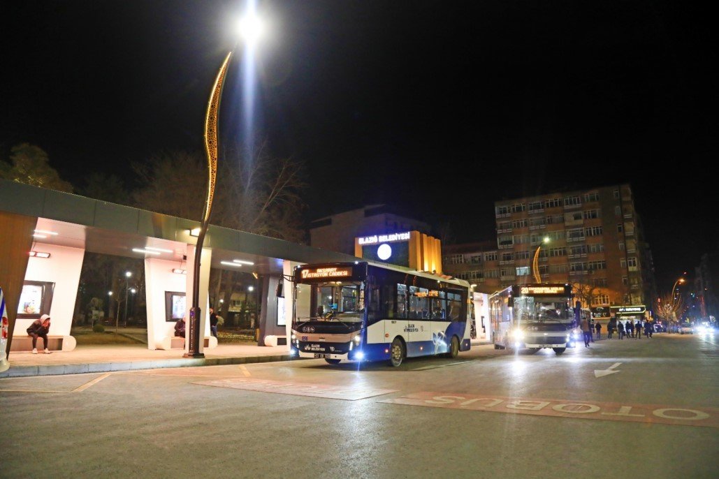 Yolcu dostu otobüs durağı vatandaşların takdirini toplamaya devam ediyor