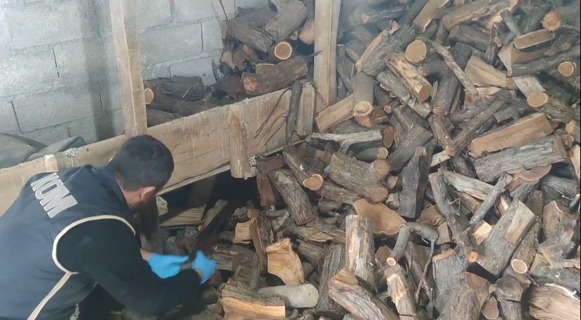 ‘Kukla’ operasyonunda odunluğa saklanan silahlar ele geçirildi