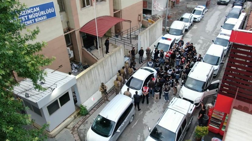 ‘Kukla’ operasyonunda odunluğa saklanan silahlar ele geçirildi