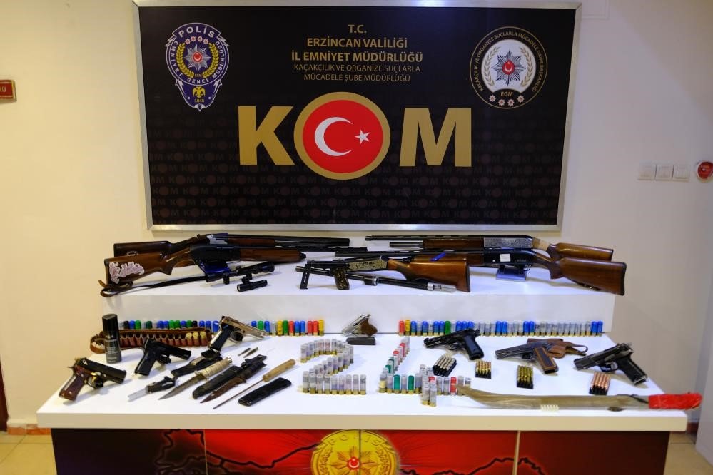 ‘Kukla’ operasyonunda odunluğa saklanan silahlar ele geçirildi