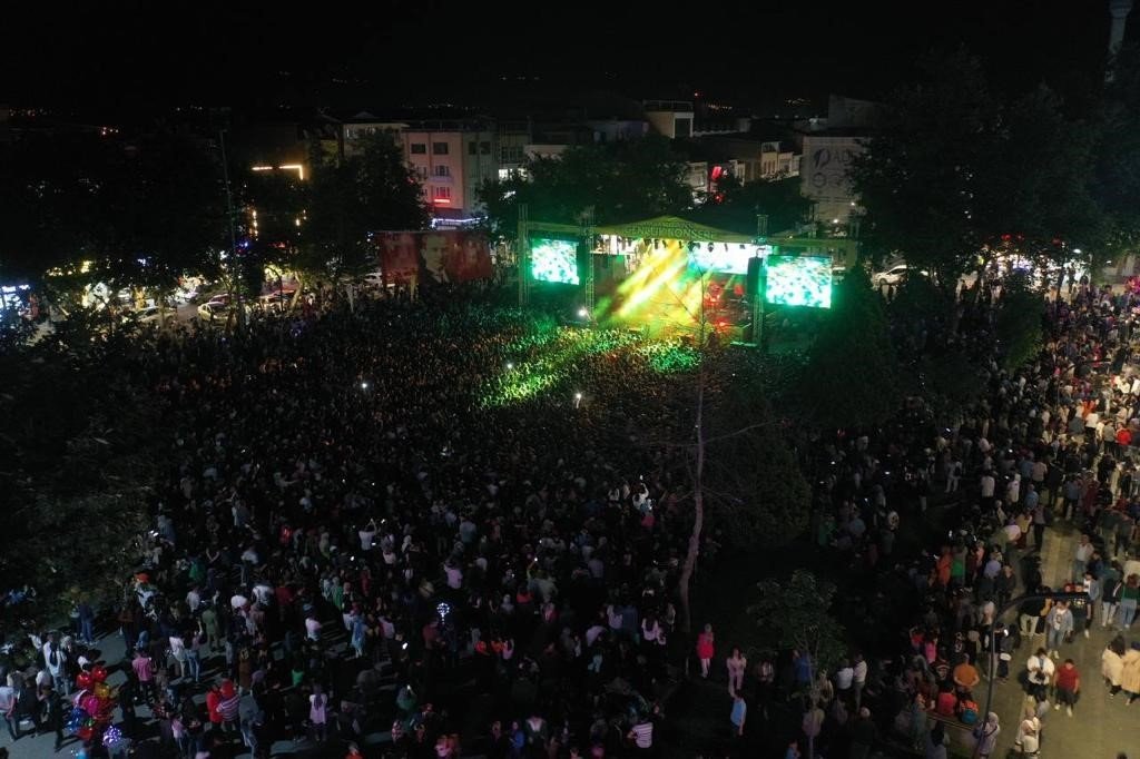 Erbaa Belediyesi tarafından gençlik konseri düzenledi