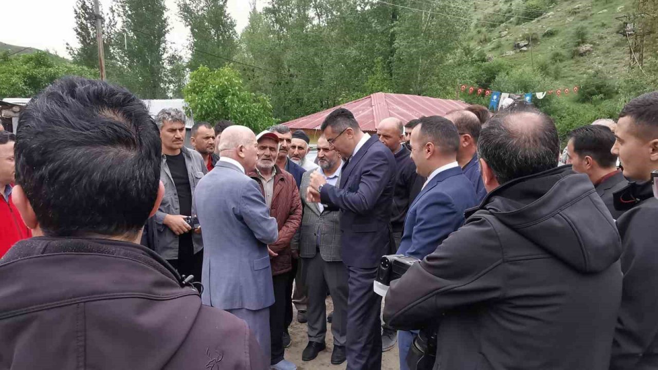 Vali Memiş ve Büyükşehir Belediye Başkanı Sekmen, yangın mağdurlarını dinledi