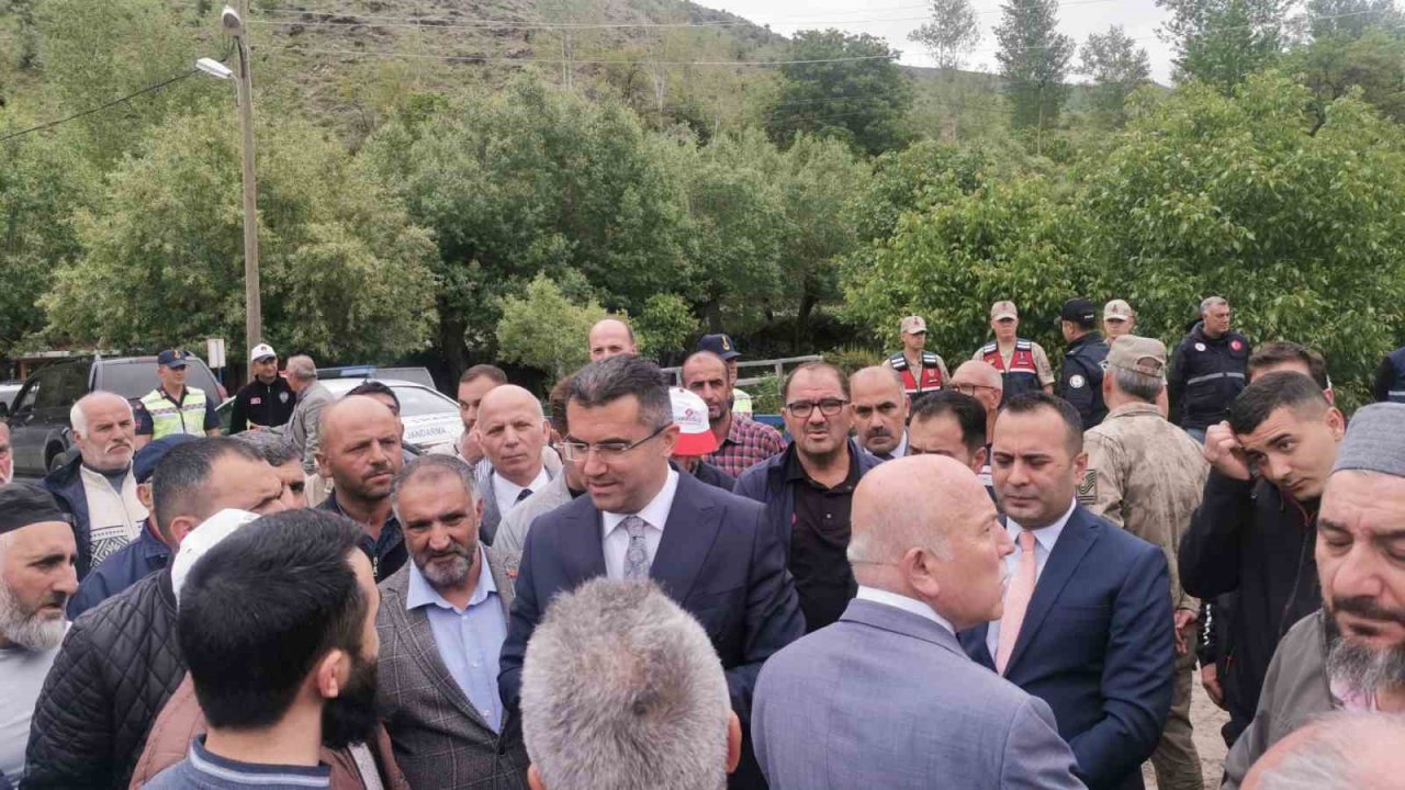 Vali Memiş ve Büyükşehir Belediye Başkanı Sekmen, yangın mağdurlarını dinledi