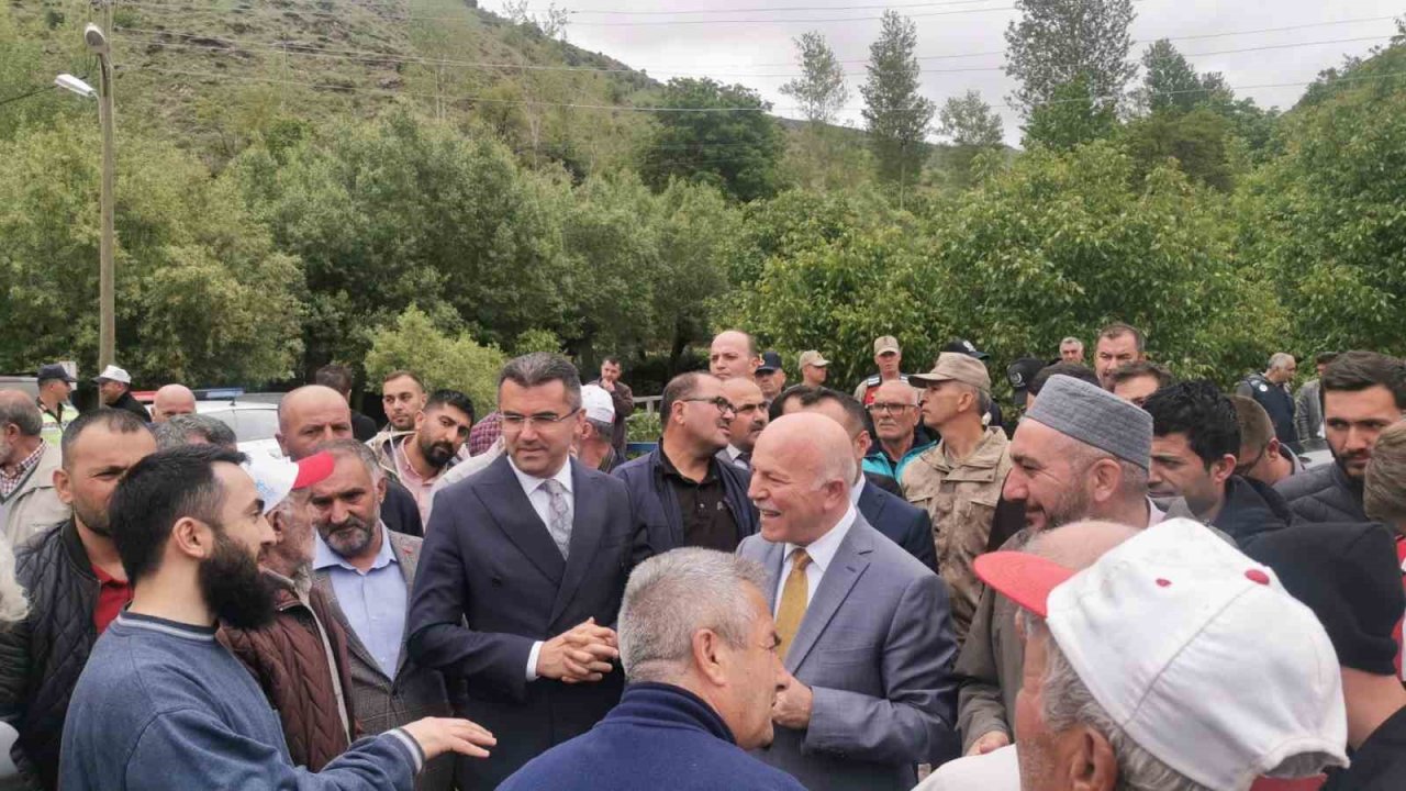 Vali Memiş ve Büyükşehir Belediye Başkanı Sekmen, yangın mağdurlarını dinledi