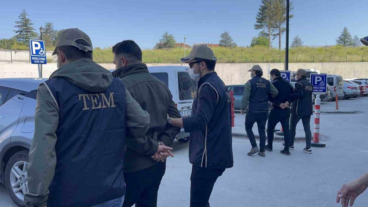 Terör operasyonunda yakalanan 2 şüpheli adliyeye sevk edildi