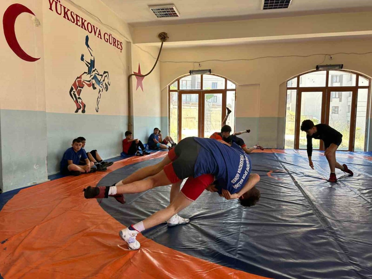 Yüksekovalı güreşçiler dünya şampiyonasına hazırlanıyor