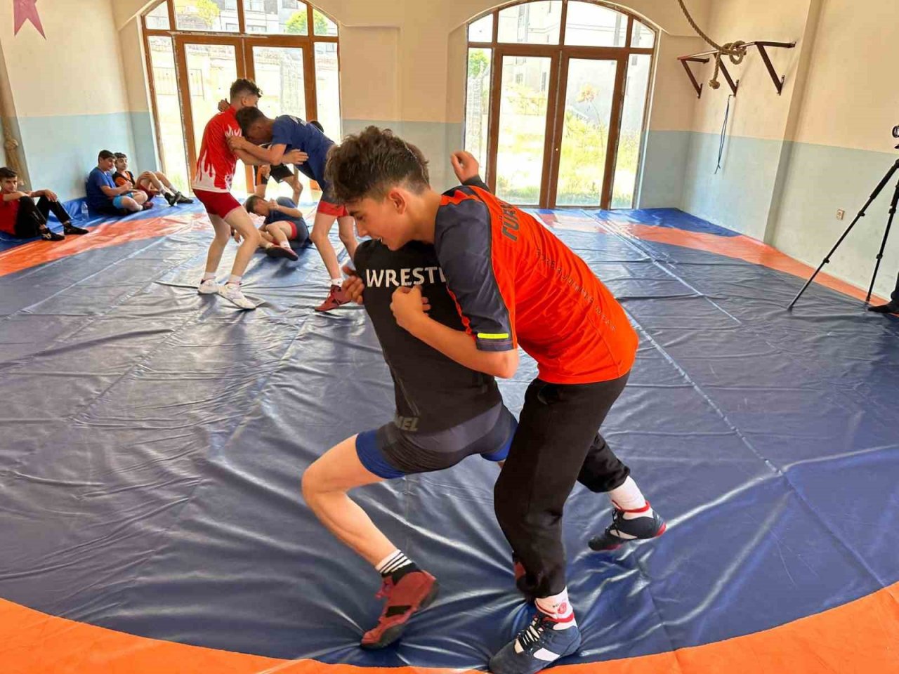 Yüksekovalı güreşçiler dünya şampiyonasına hazırlanıyor