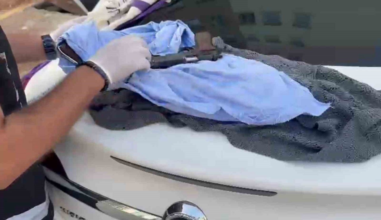 Hatay’da otomobilde 5 adet ruhsatsız silah ele geçirildi