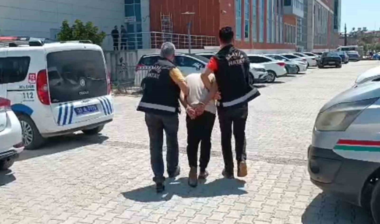 Hatay’da hasarlı binalardan hırsızlık yapan şüpheli tutuklandı