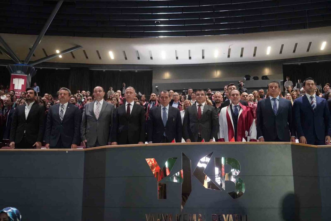 Cumhuriyetin yüzüncü yılında binlerce öğrenci diplomasına kavuştu