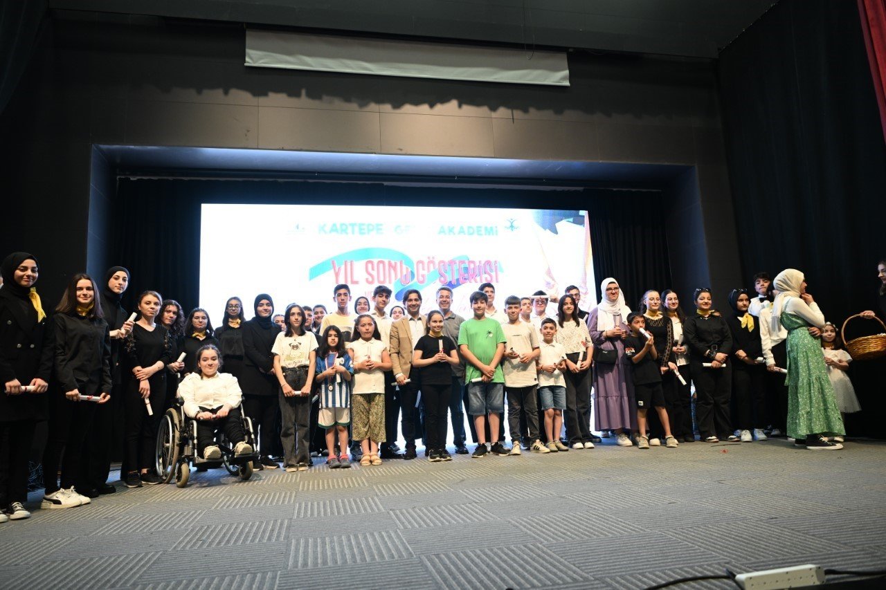 Kartepe Genç Akademi’de mezuniyet heyecanı