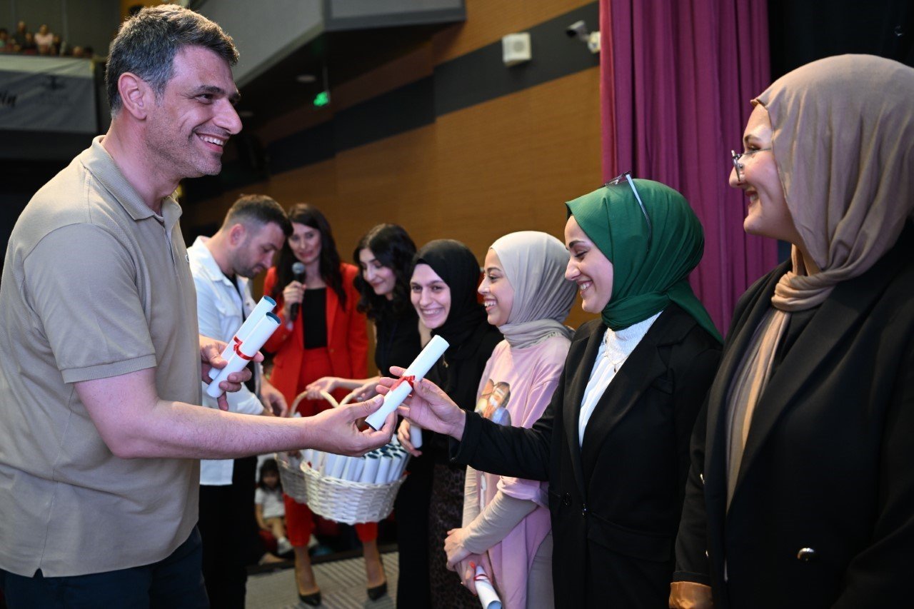 Kartepe Genç Akademi’de mezuniyet heyecanı