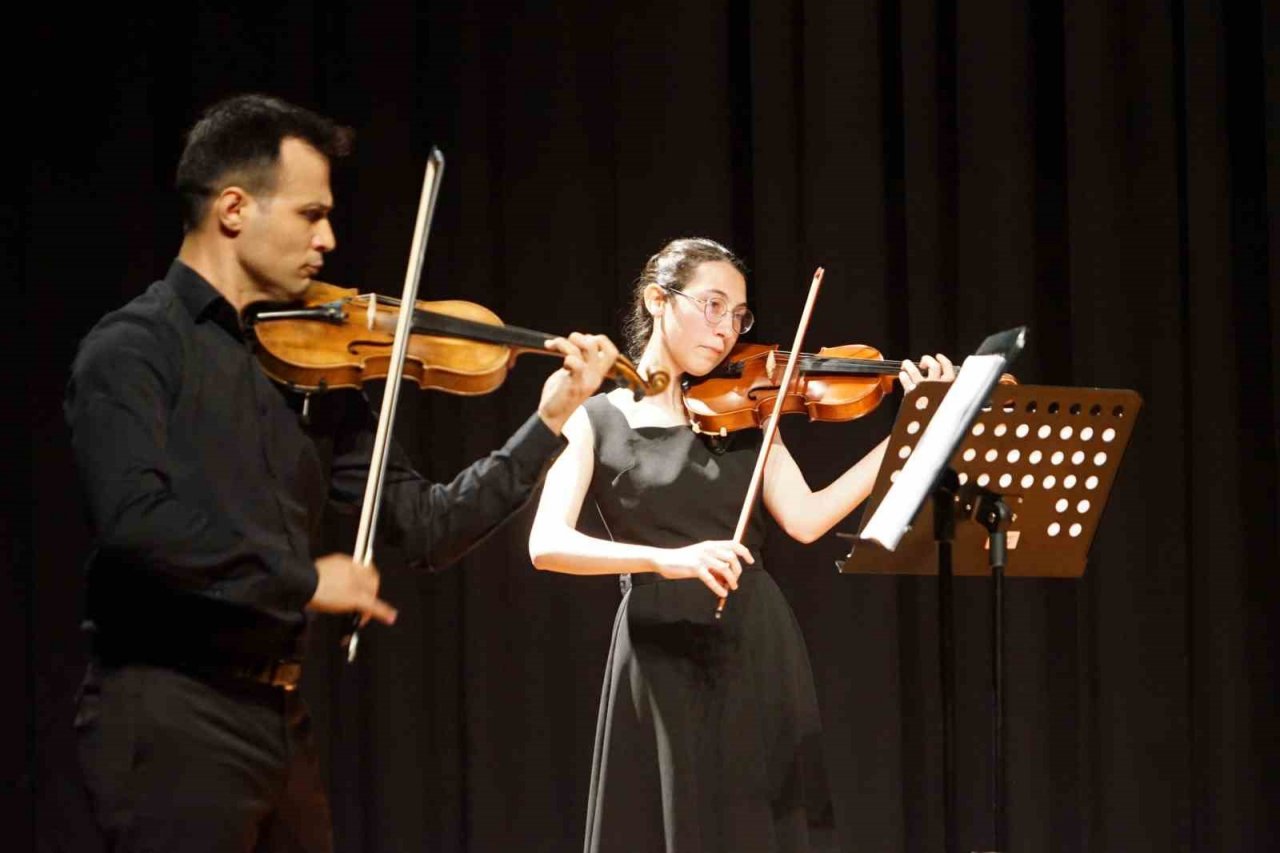Moni Keman Dörtlüsü verdiği konserle kulakların pasını sildi