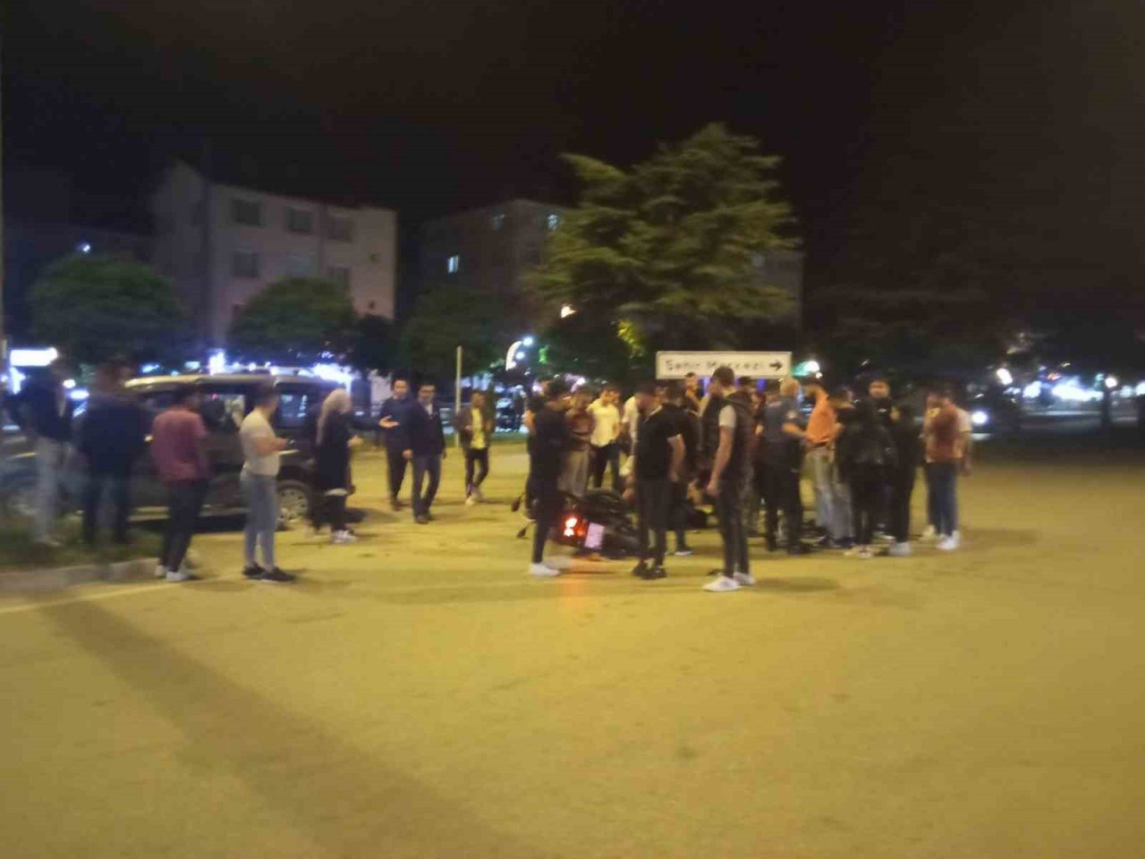 Hafif ticari araçla çarpışan motosiklet sürücüsü yaralandı