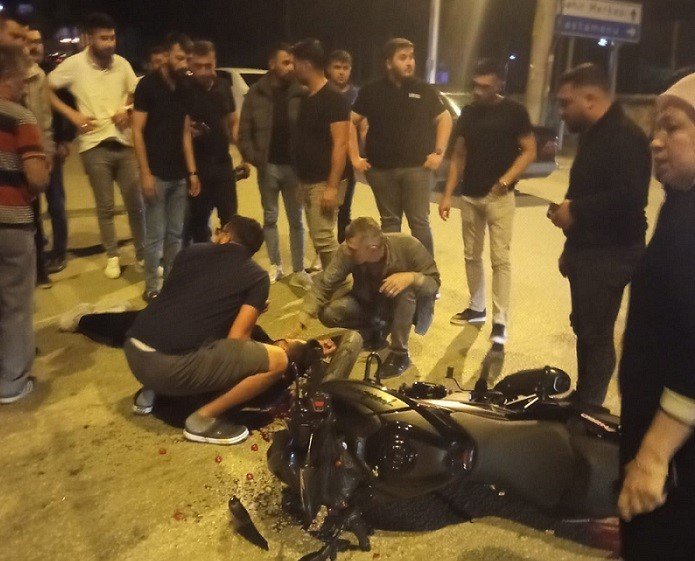 Hafif ticari araçla çarpışan motosiklet sürücüsü yaralandı