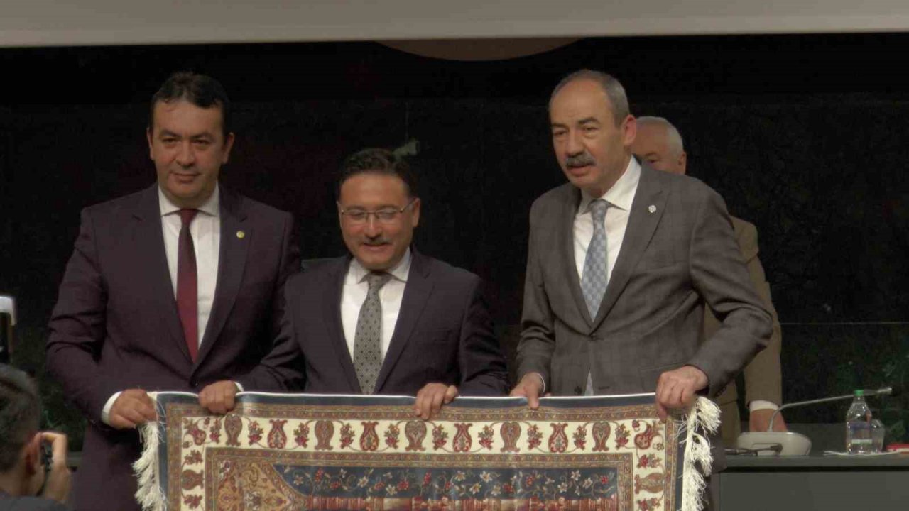 Başkan Gülsoy: “Asgari ücreti hem enflasyon hem de çalışanlarımız için bir kazanım olarak görüyoruz”