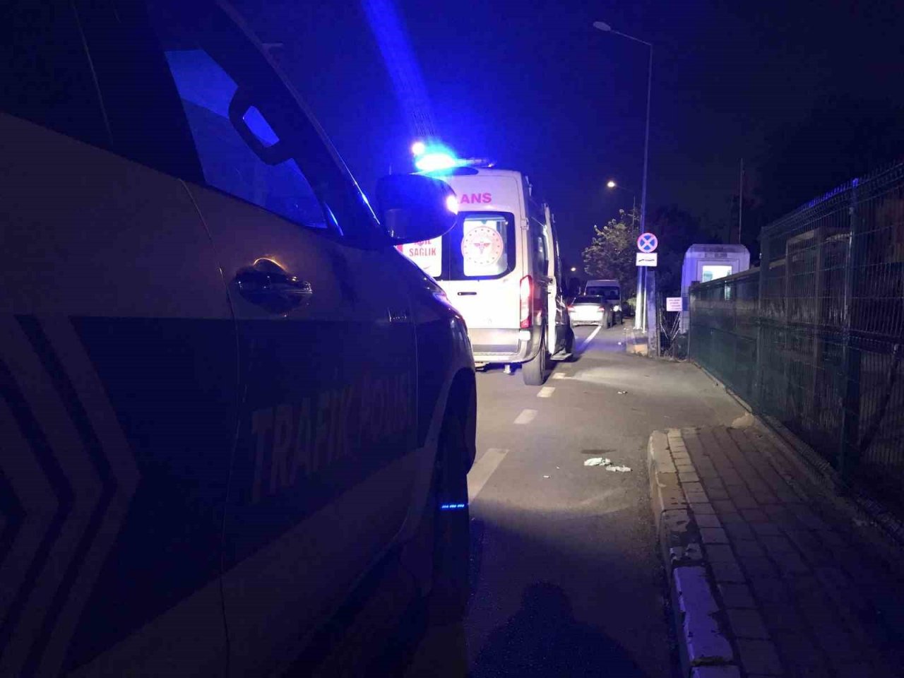 Ticari taksi ile çarpışan otomobilde bulunan yaşlı adam yaralandı