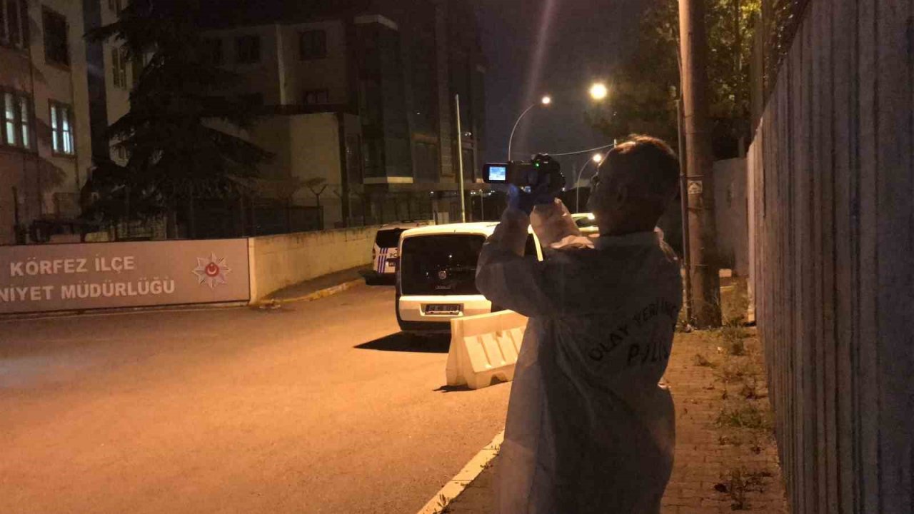 Yanan otomobili bırakıp kaçtı: Aracın üzerindeki piknik tüpü dikkat çekti