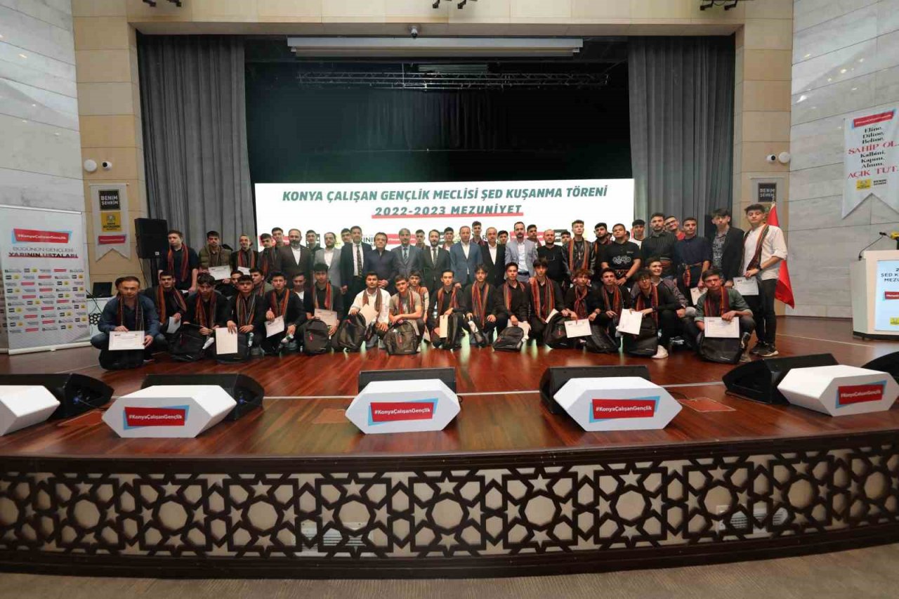 Konya Büyükşehir Belediyesi Çalışan Gençlik Meclisi’nden mezuniyet ve şed kuşanma töreni
