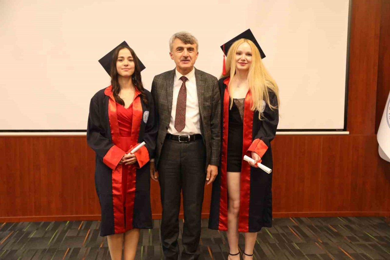 KSBÜ Diş Hekimliği Fakültesinde ilk mezuniyet coşkusu yaşandı