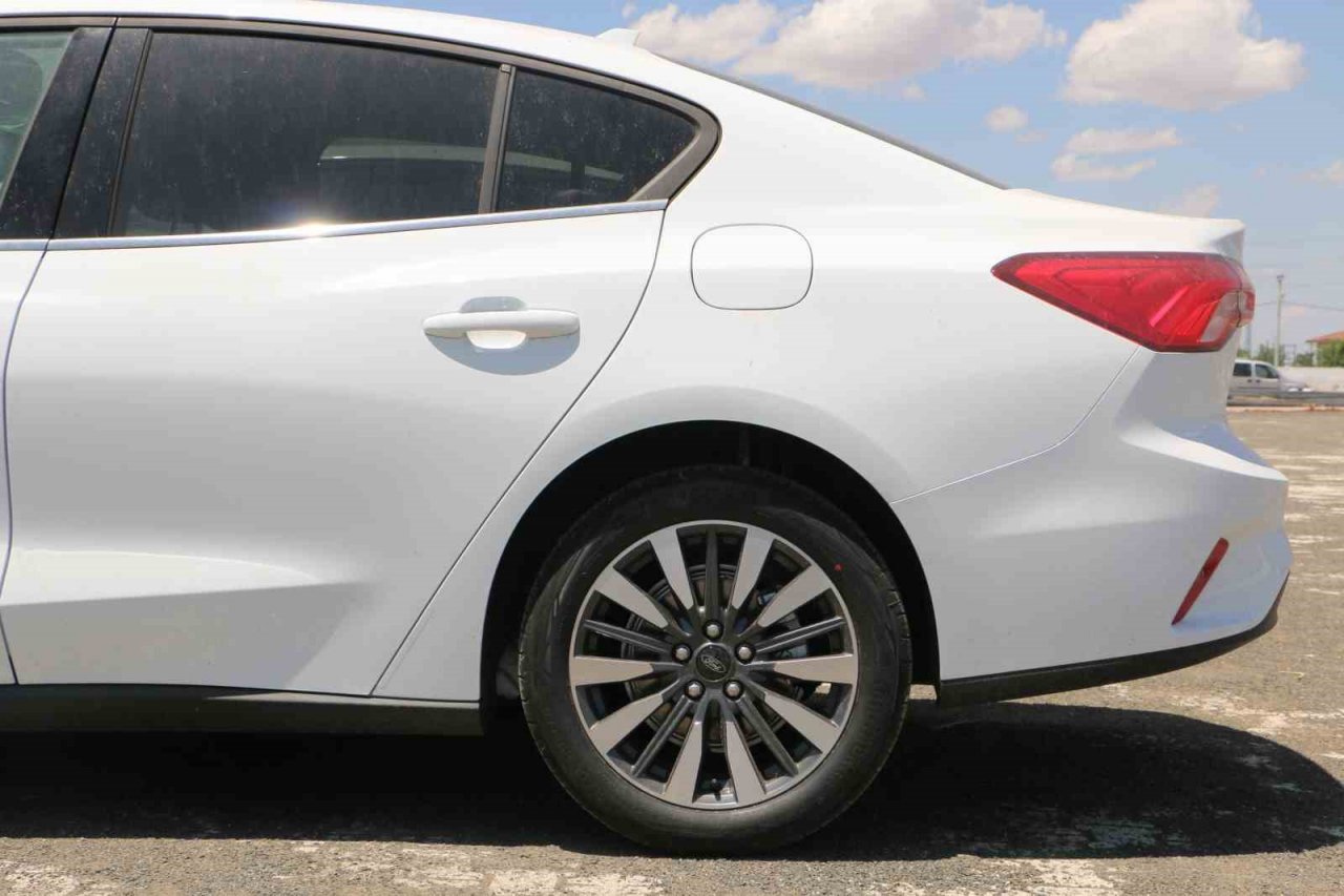 Bayram tatilinde araç kiralayanlar dikkat: Dolandırıcılar piyasada