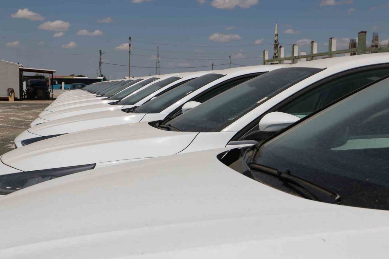 Bayram tatilinde araç kiralayanlar dikkat: Dolandırıcılar piyasada