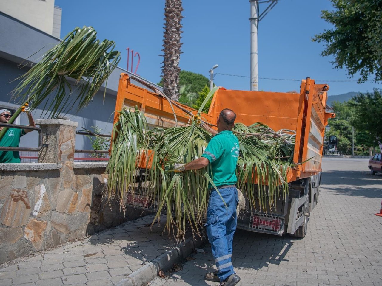 Kuşadası Belediyesi’nden bayram temizliği