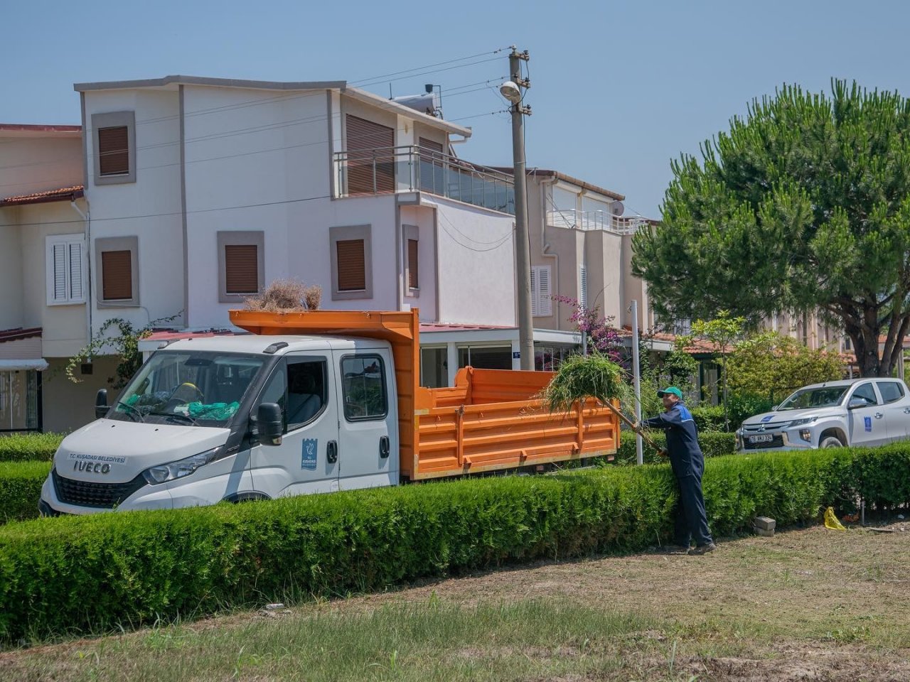 Kuşadası Belediyesi’nden bayram temizliği
