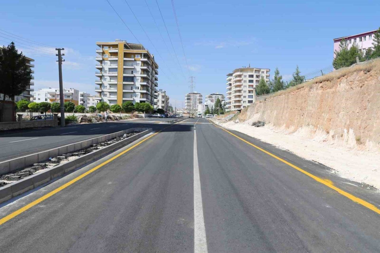 Midyat ilçe merkezinde sıcak asfalt çalışmaları tamamlandı