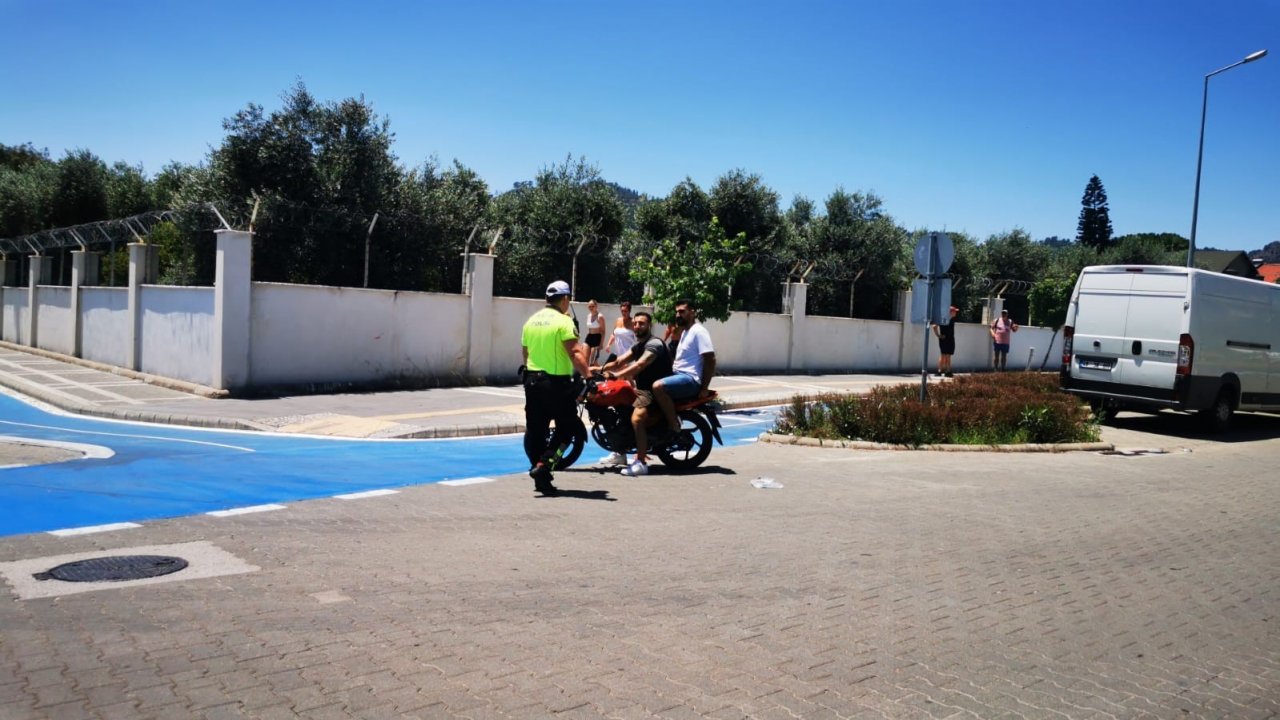 Marmaris’te kasksız trafiğe çıkanlara ağır cezalar yazılıyor