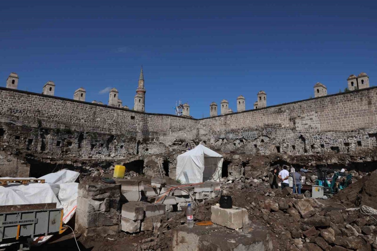 5 asırlık Tarihi Gön Han yakında yeniden hayat bulacak