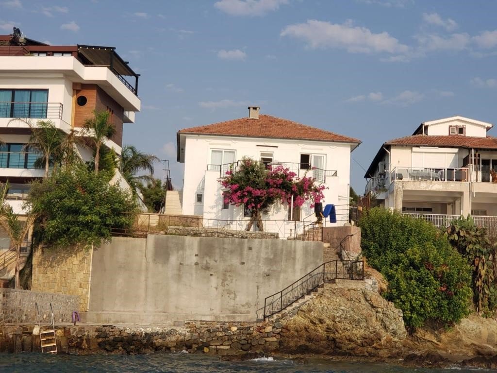 Şövalye Adası’nın ilk evi satılığa çıkarıldı