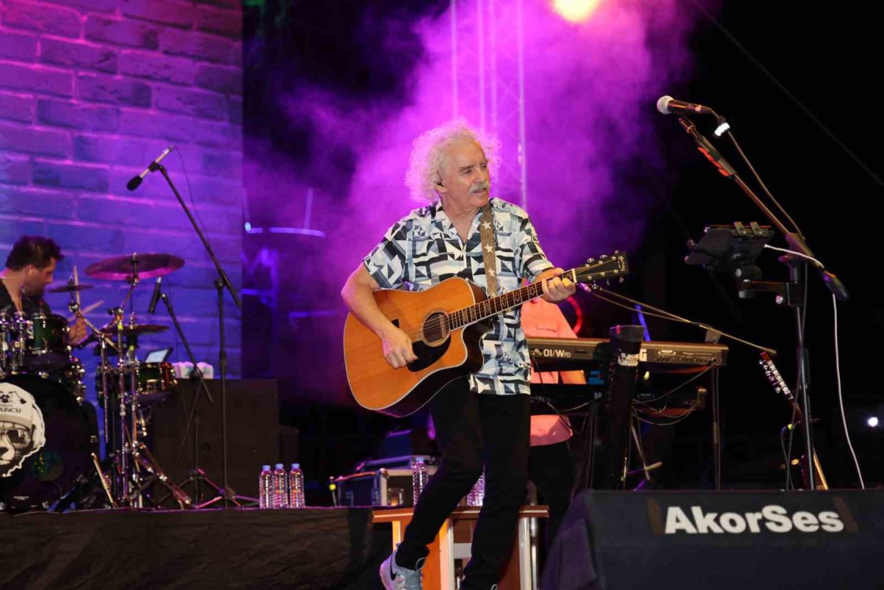 Marmaris’te ‘Yeni Türkü’ rüzgarı esti