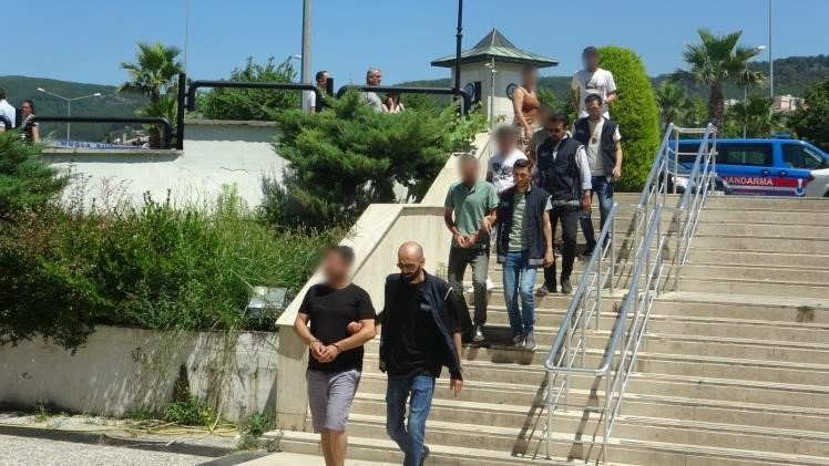 Göçmen kaçakçıları tutuklandı