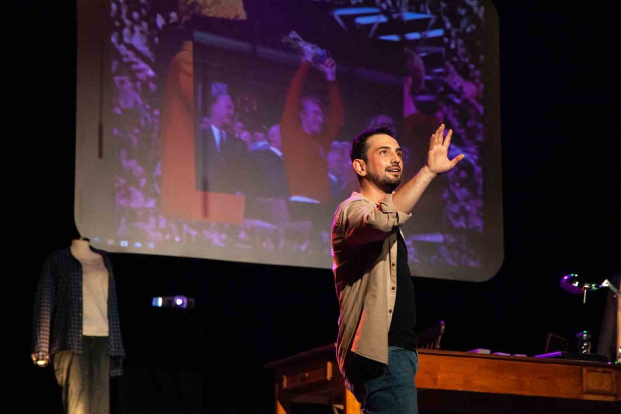 Nilüfer Kent Tiyatrosu Kıbrıs’ta alkışları topladı