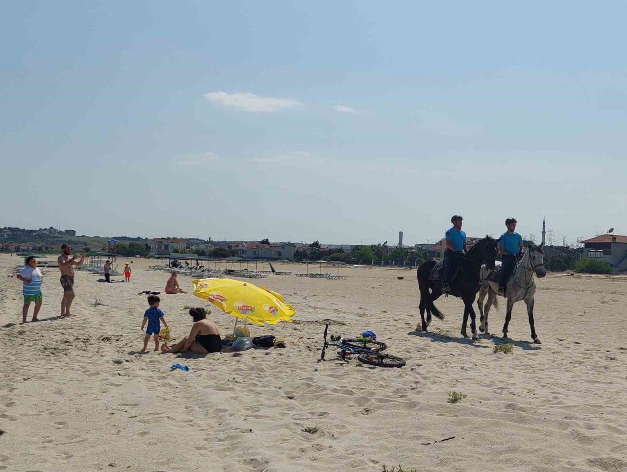 Sahilde atlı devriye başladı: Tekirdağ sahilleri atlara emanet