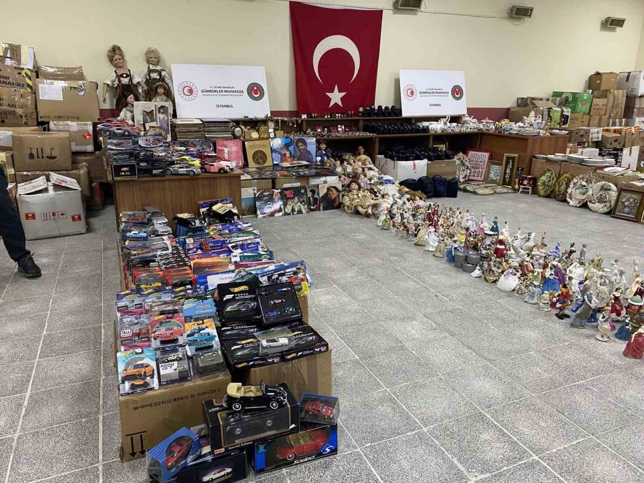 Erenköy Gümrük Sahasında 4 milyon TL değerinde 14 ton kaçak eşya ele geçirildi