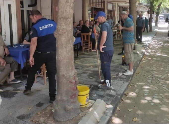 Zabıtadan kaldırım işgaline sınır belirleyen müdahale