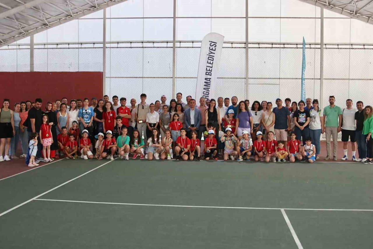 Yüksek Sadakat söyledi, Bergama coştu