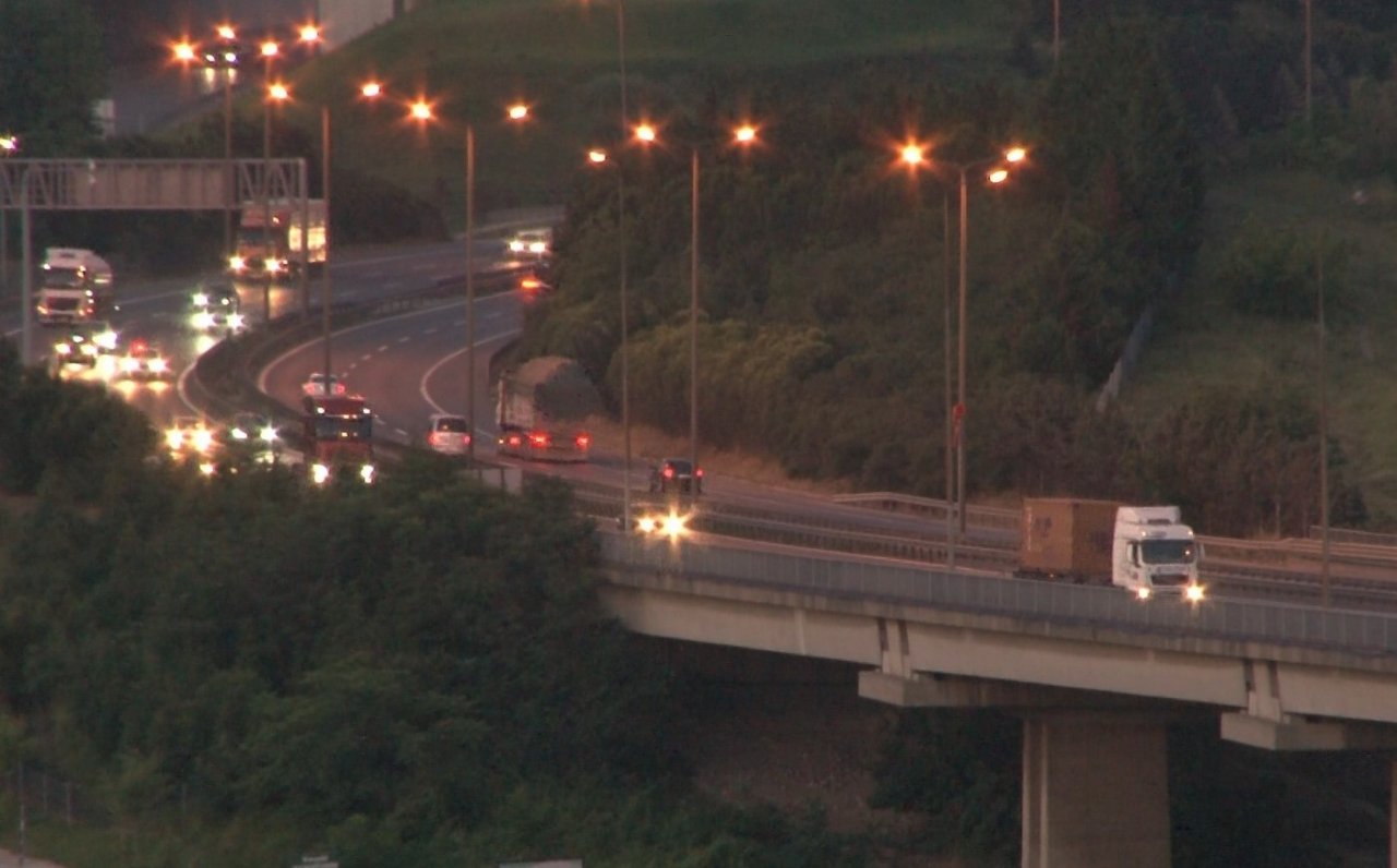 9 günlük tatil için vatandaşlar yola düştü: TEM Otoyolu Kocaeli geçişi akıcı seyrediyor