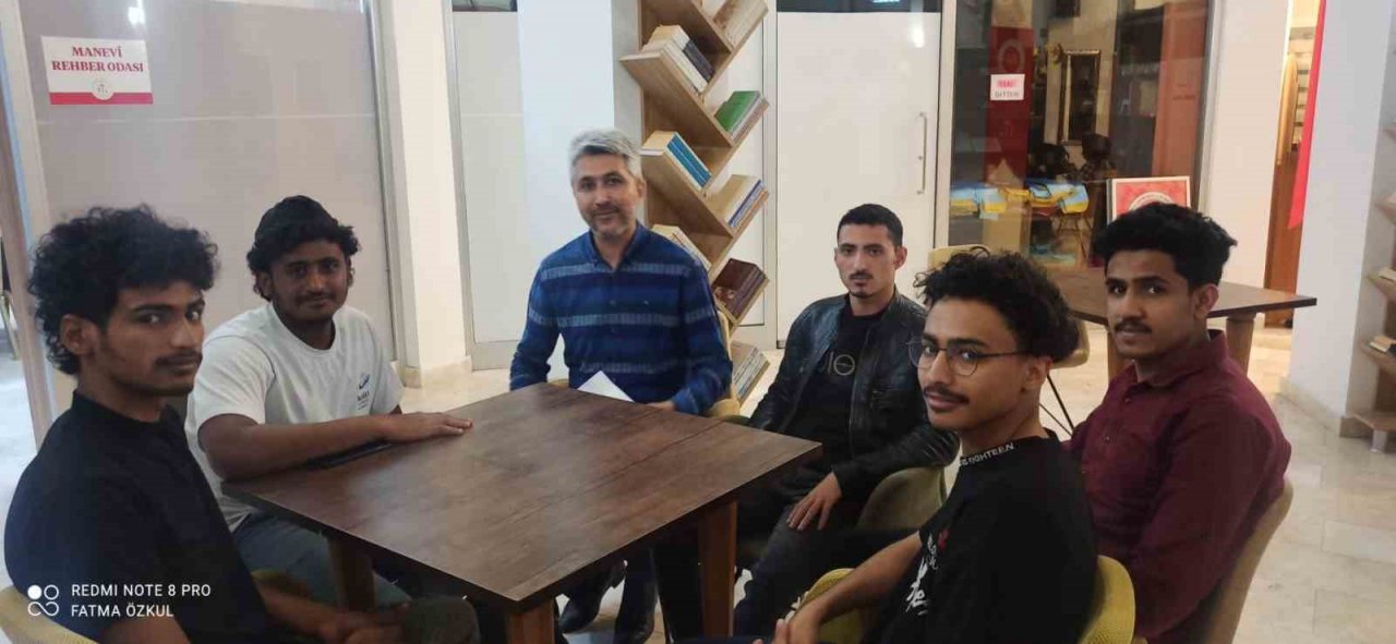 Afyonkarahisar Müftülüğünden yabancı uyruklu öğrencilere bayram hediyesi