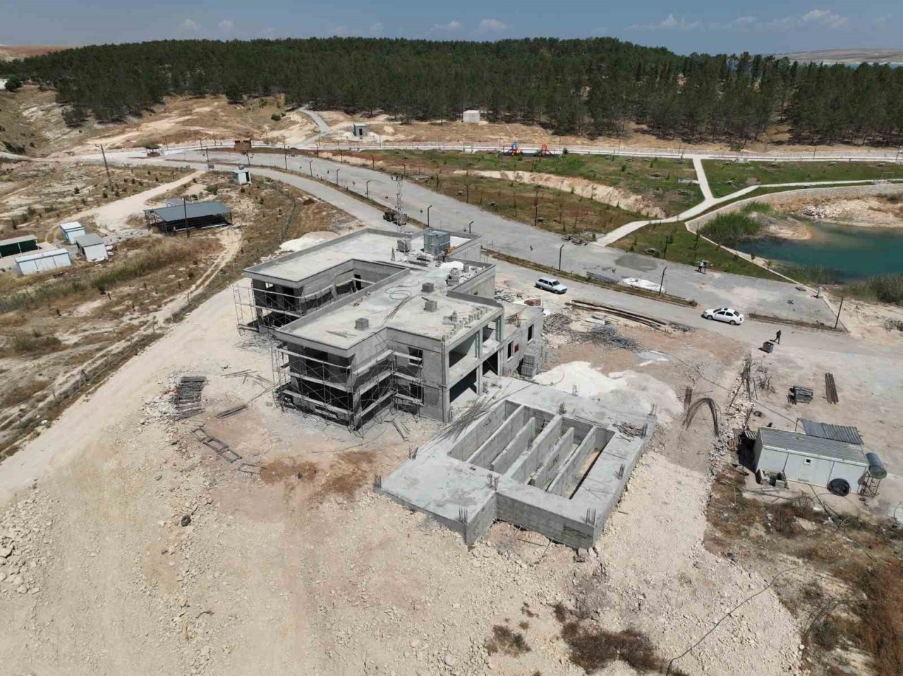 Aksoy’dan spora ve sporcuya destek