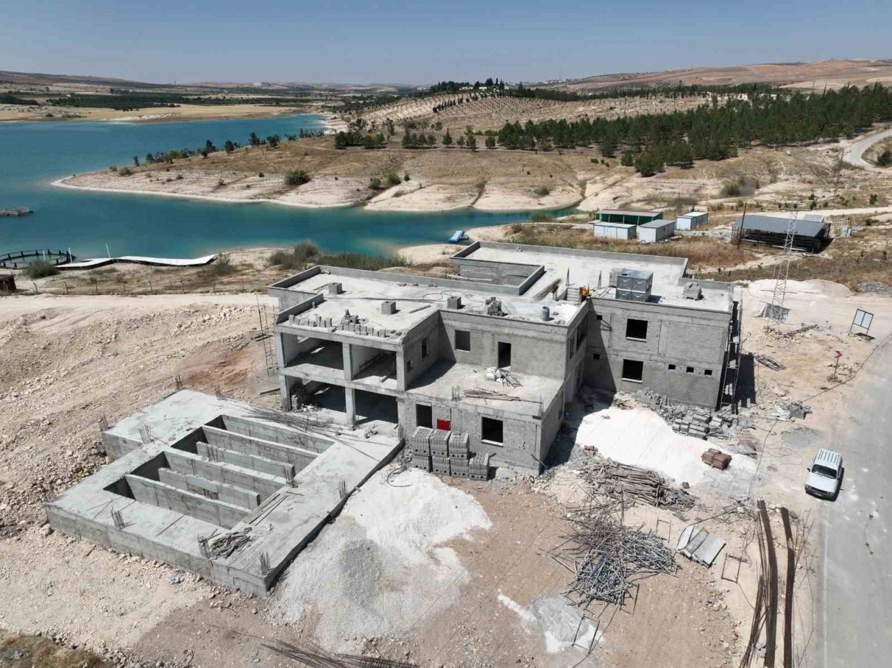 Aksoy’dan spora ve sporcuya destek