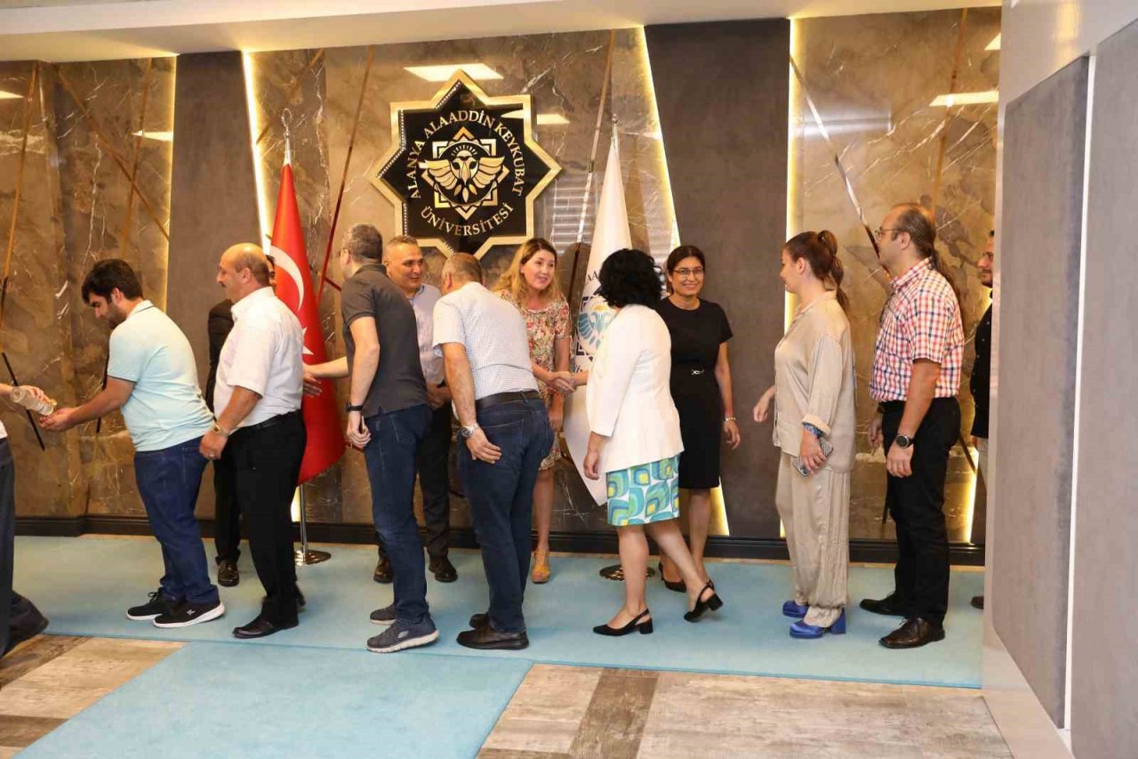 ALKÜ’de bayramlaşma