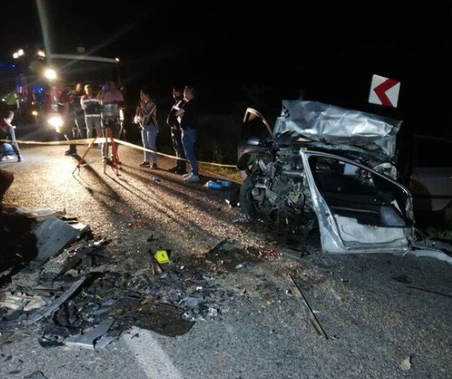 Ankara’da iki otomobil kafa kafaya çarpıştı: 3 ölü