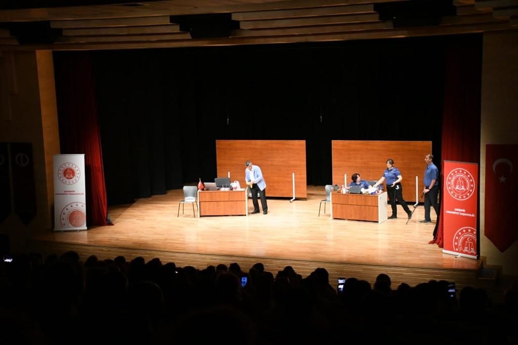 Eskişehir’de adalet çalışanları sahneye çıktı