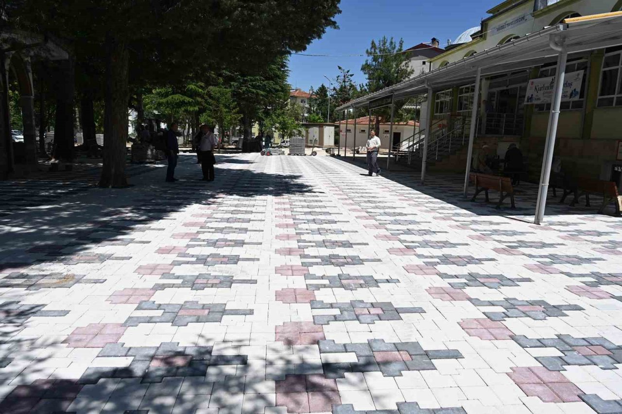 Başkan Başdeğirmen, Anadolu Mahallesi Camisinde çalışmaları inceledi